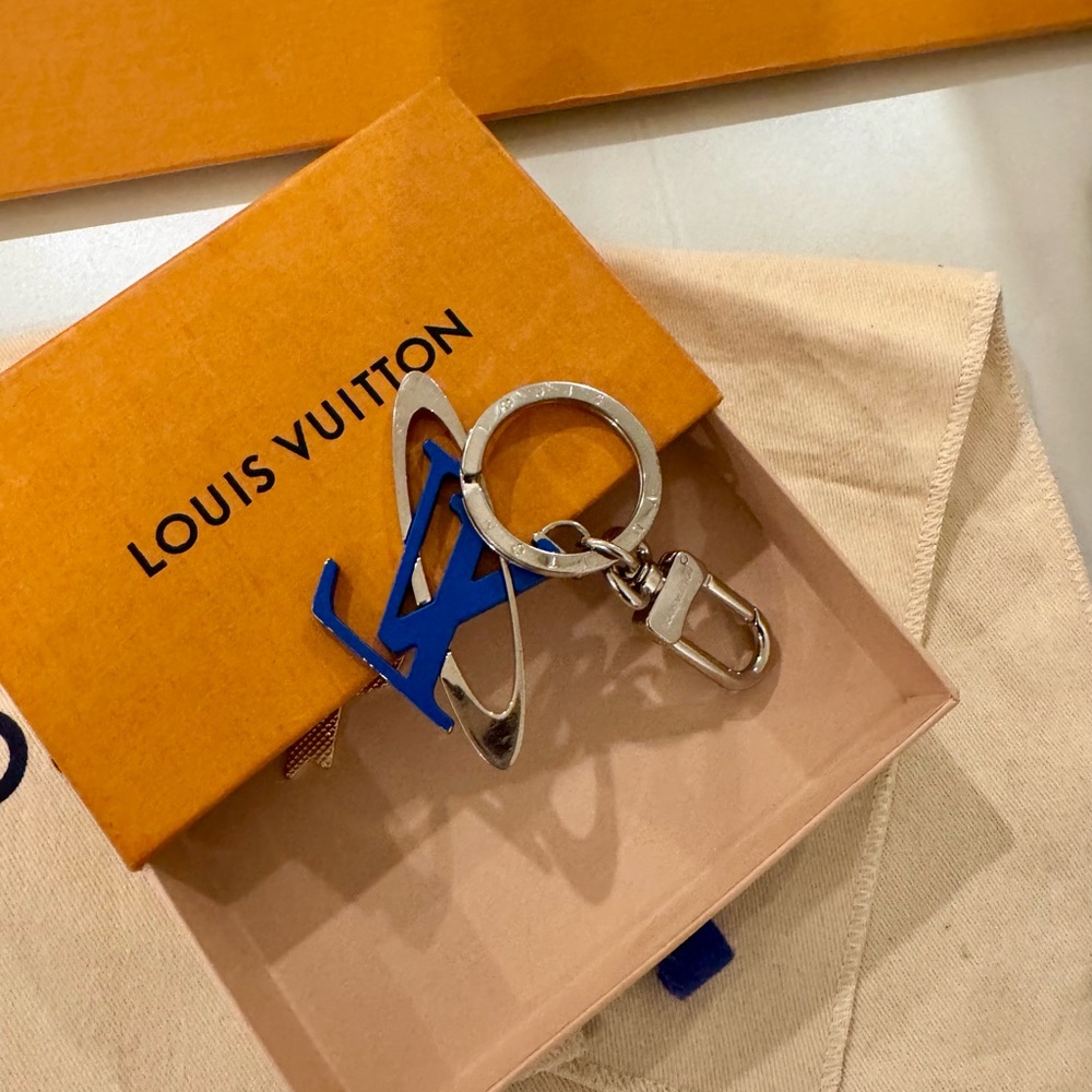Louis Vuitton Silver and Blue Logo Keyring